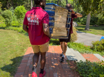 How Many Movers Do You Need for Your Move?